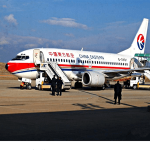 深圳航空空运航空快运业稳步发展的原因是什么？